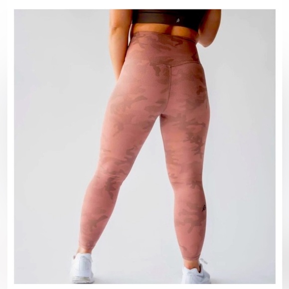 P’tula Stealth High Rise Leggings Coral Sands Size Medium - Picture 2 of 11